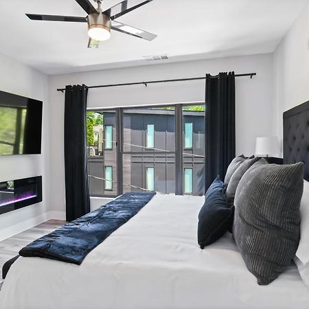 The Red Door - Ultra Modern Atlanta Home - Designedbydom Exteriör bild