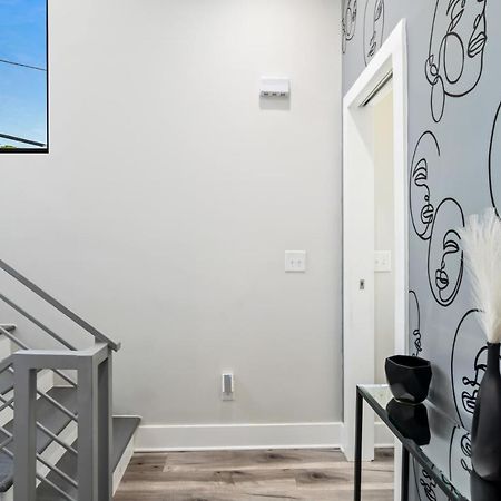 The Red Door - Ultra Modern Atlanta Home - Designedbydom Exteriör bild