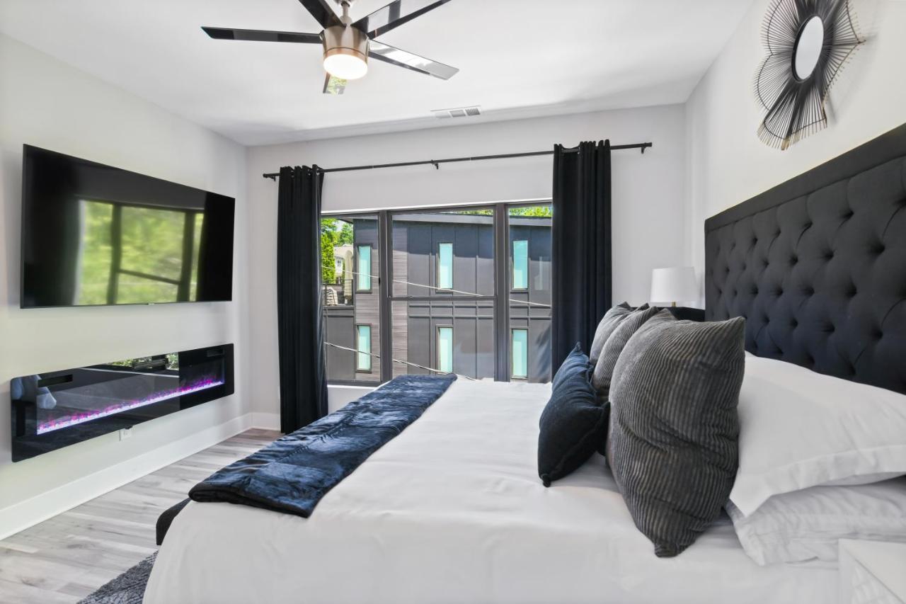 The Red Door - Ultra Modern Atlanta Home - Designedbydom Exteriör bild