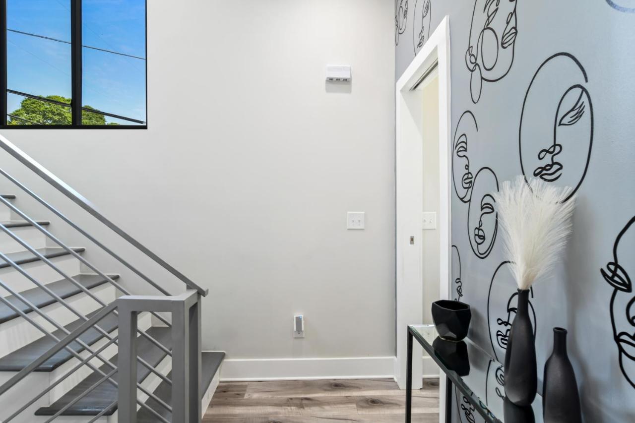 The Red Door - Ultra Modern Atlanta Home - Designedbydom Exteriör bild