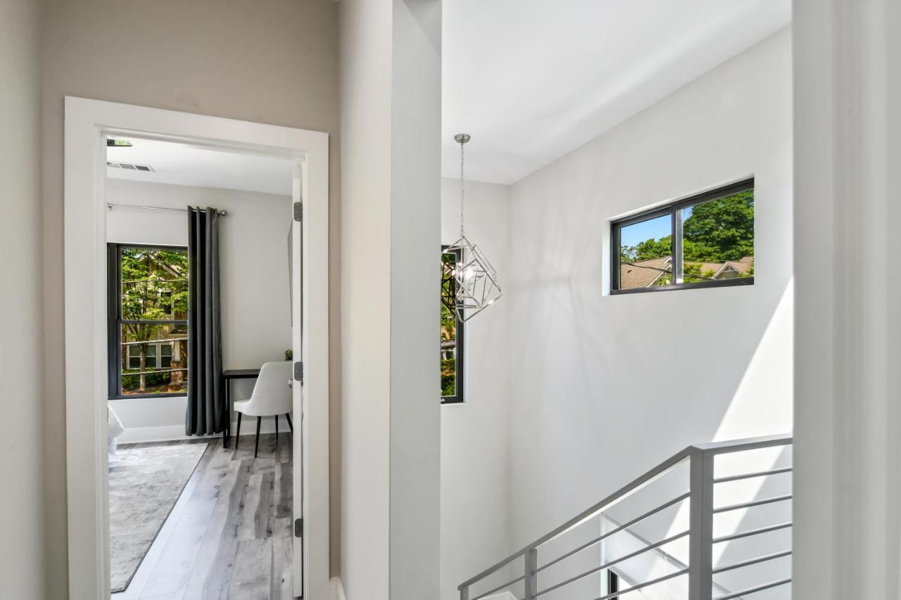 The Red Door - Ultra Modern Atlanta Home - Designedbydom Exteriör bild