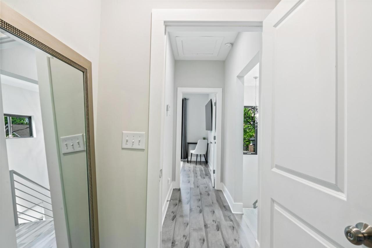 The Red Door - Ultra Modern Atlanta Home - Designedbydom Exteriör bild
