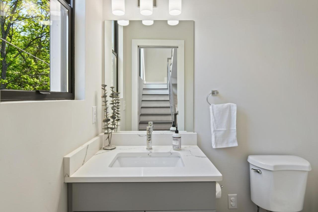 The Red Door - Ultra Modern Atlanta Home - Designedbydom Exteriör bild