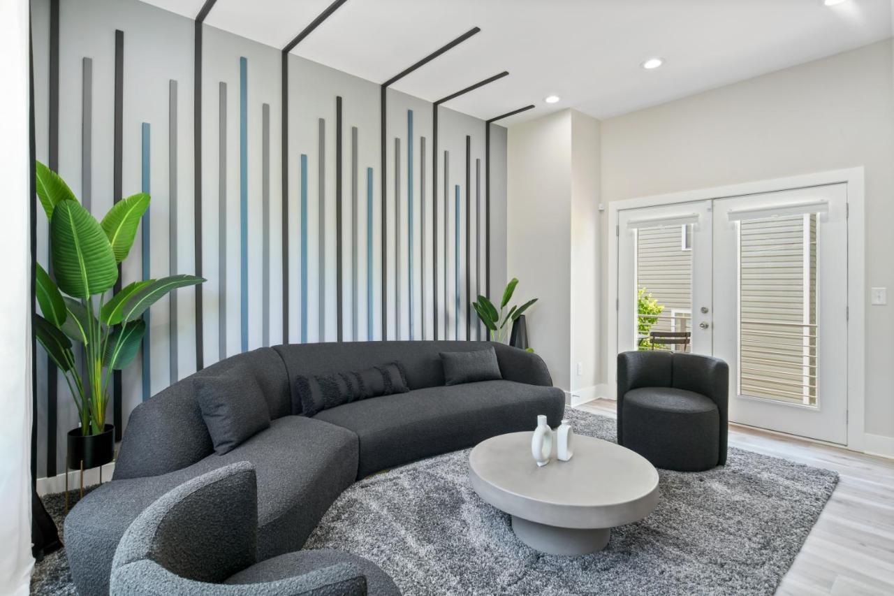 The Red Door - Ultra Modern Atlanta Home - Designedbydom Exteriör bild