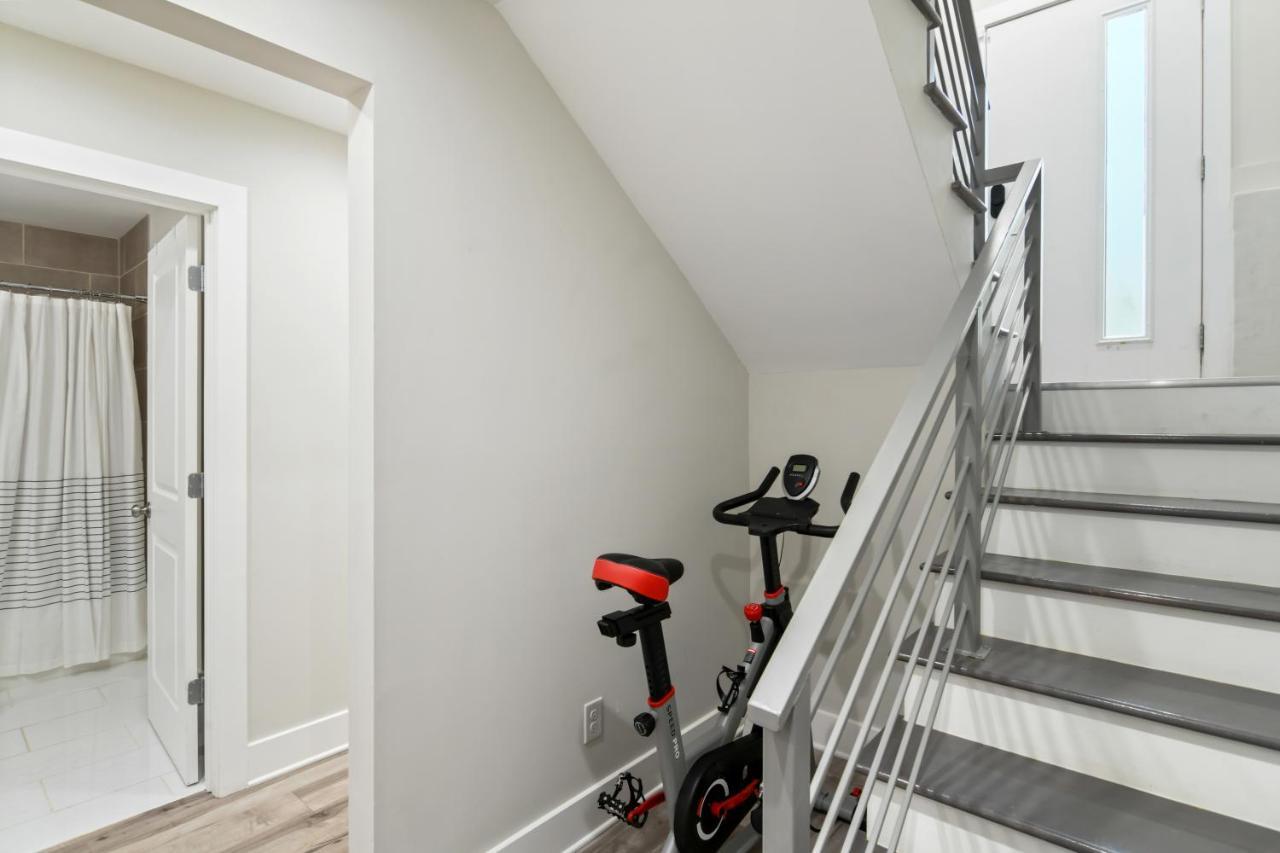 The Red Door - Ultra Modern Atlanta Home - Designedbydom Exteriör bild